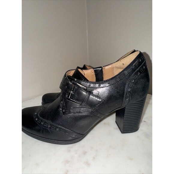 B25 Clarks Black Artisan Ankle Heel Eyelet Slip On WingTip Adjustable Strap 8 - Picture 3 of 7